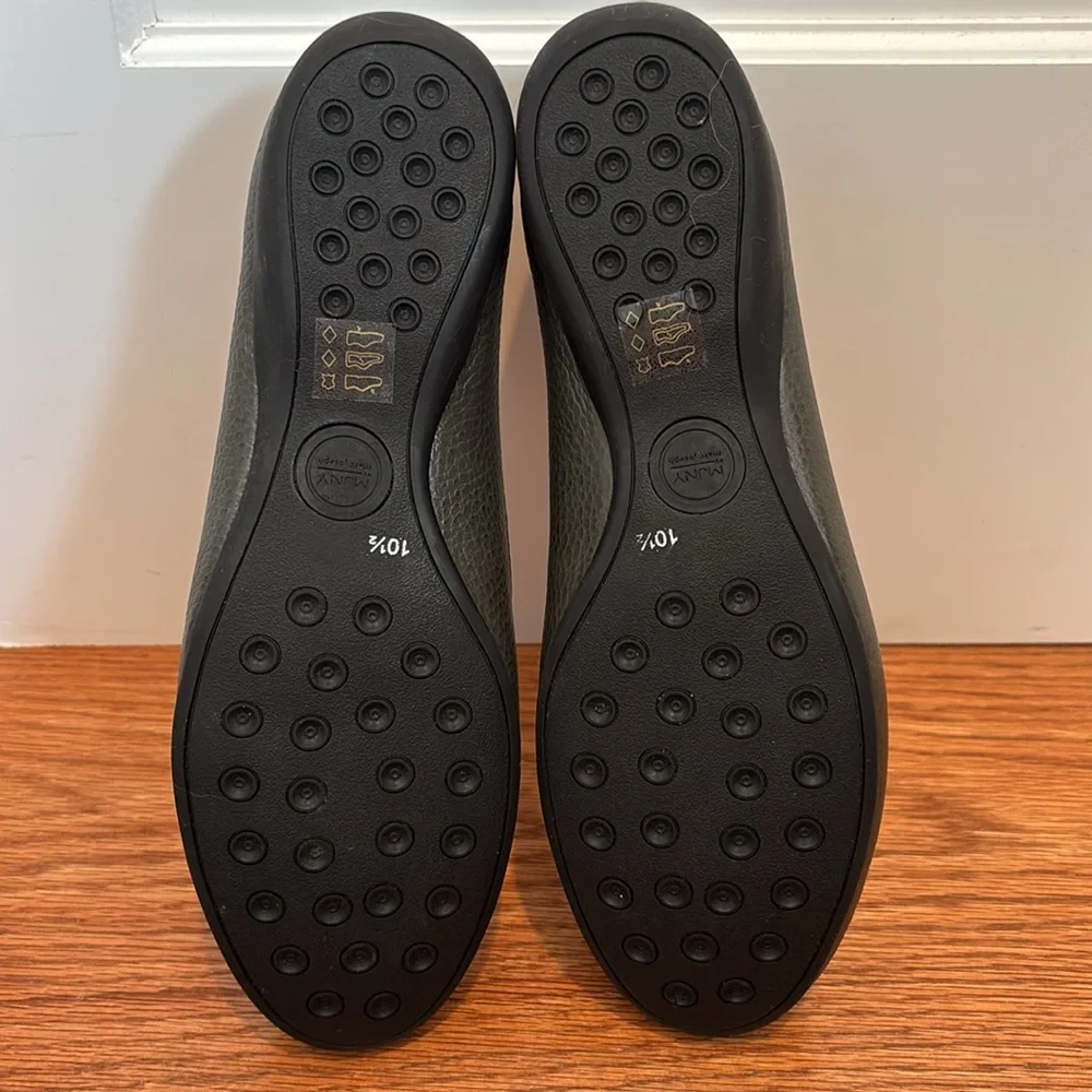 MJNY by Marc Joseph Beverely Road pebbled leather loafers in green / gray - Picture 7 of 15